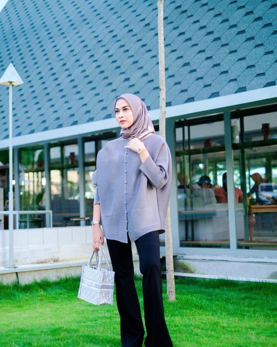 Koleksi long pants Nina Zatulini (instagram.com/ninazatulini22)