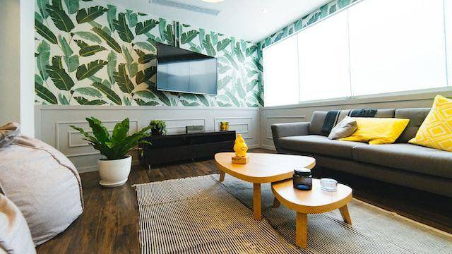 ilustrasi rumah dengan plafon tinggi (unsplash.com/Dan Gold)