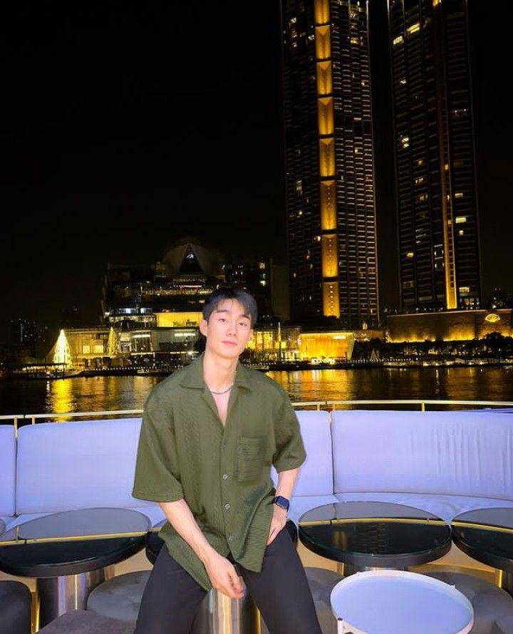 outfit night out ala Force Jiratchapong (instagram.com/fforce_)