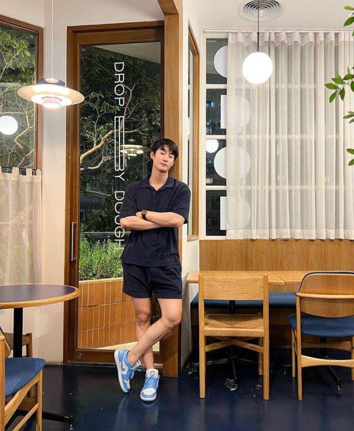 outfit night out ala Force Jiratchapong (instagram.com/fforce_)