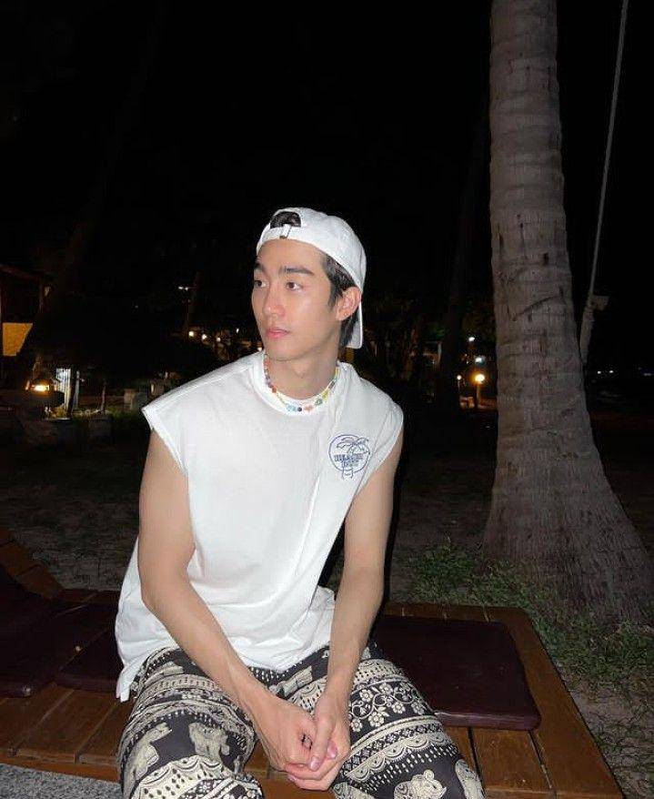 outfit night out ala Force Jiratchapong (instagram.com/fforce_)
