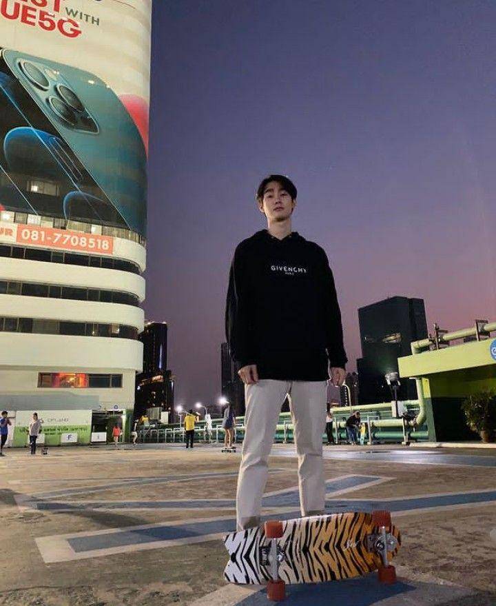 outfit night out ala Force Jiratchapong (instagram.com/fforce_)