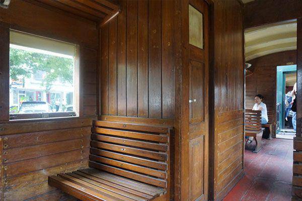 Potret interior Kereta Uap Jaladara di Solo (pariwisatasolo.surakarta.go.id)