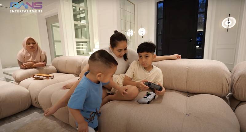 momen Raffi dan Nagita pamit ke anak-anak (youtube.com/RANS Entertainment)