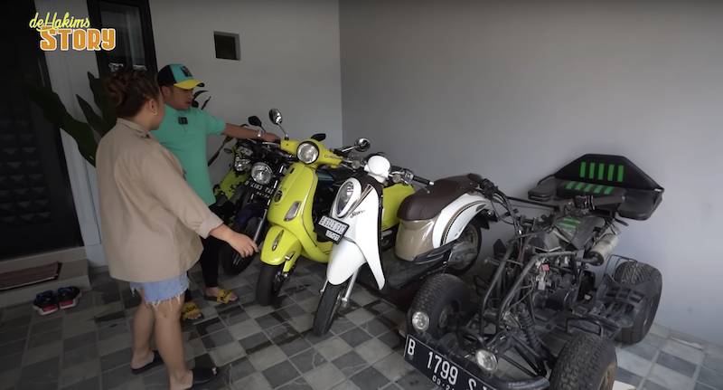 potret rumah Mpok Alpa usai direnovasi (youtube.com/deHakimsStory)