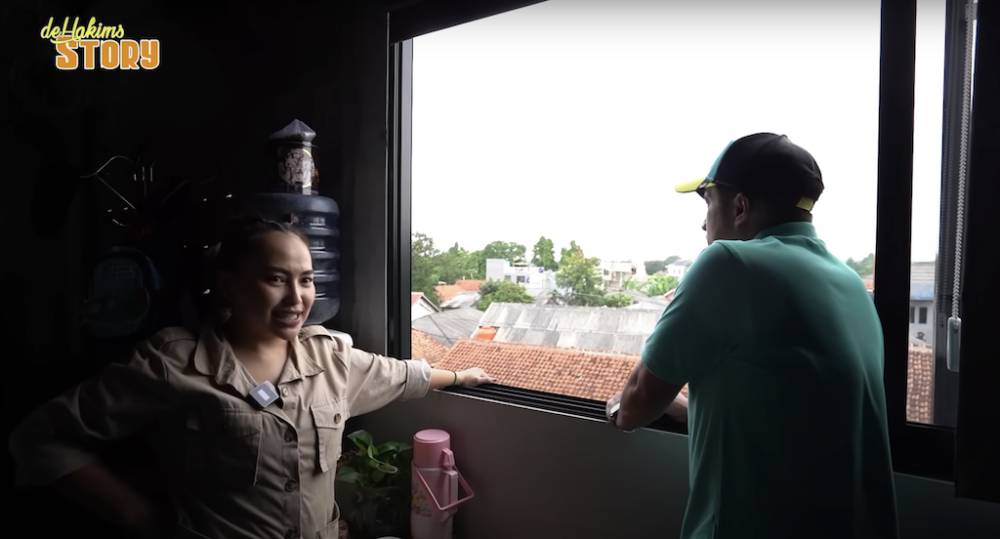potret rumah Mpok Alpa usai direnovasi (youtube.com/deHakimsStory)