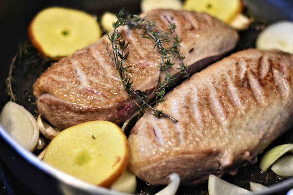 ilustrasi daging olahan (pixabay.com/RitaE)