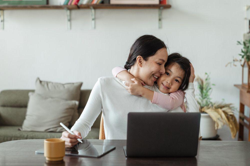 5 Cara Menjaga Work Life Balance bagi Ibu yang Bekerja di Rumah