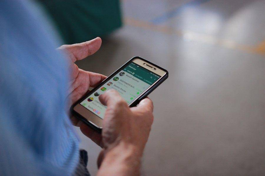 ilustrasi buka aplikasi WhatsApp (pixabay.com/Jorge_henao15)