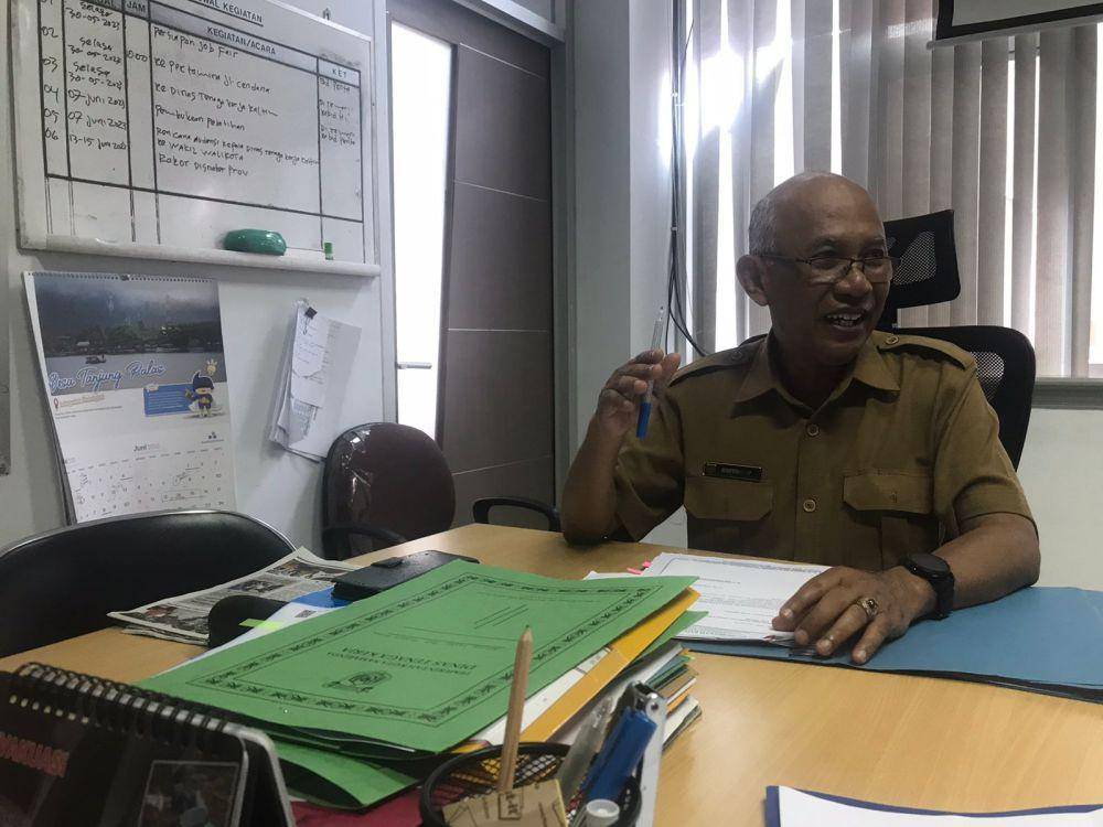 ISTIMEWA : Kepala Disnaker Kota Samarinda Wahyono Hadi Putro dan Hilman, mediator Disnaker Kota Samarinda.