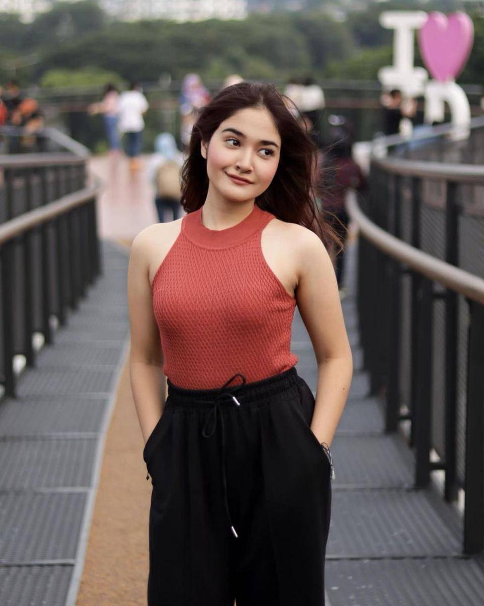 Jasmine Elfira (instagram.com/jasmineelfirabs)