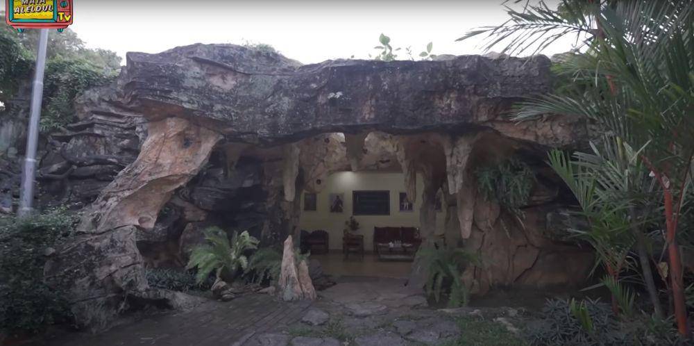 Rhoma Irama siapkan makam di rumahnya (youtube/Maia AlElDul TV)