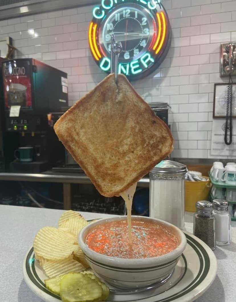 potret penyajian makanan digantung (reddit.com/user/barracudacx)