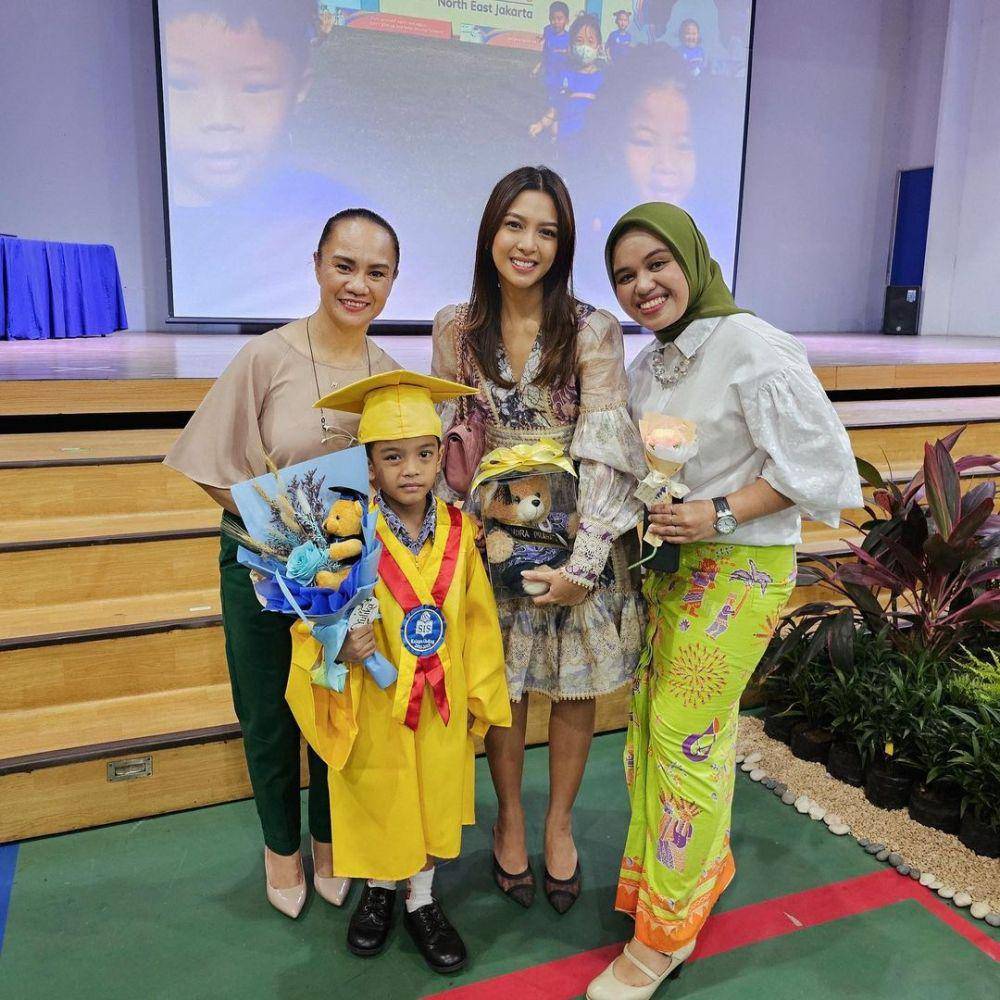 momen Alisia Rininta hadir di wisuda sang anak (instagram.com/alisiarininta22)