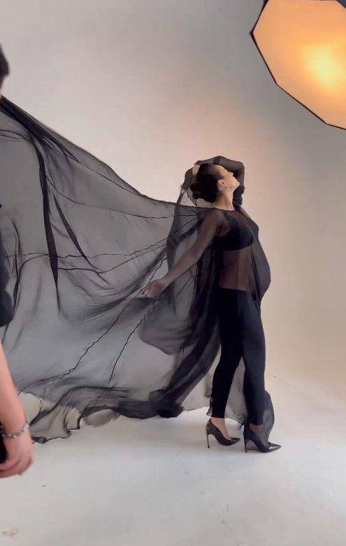 pemotretan matenity Julie Estelle (Instagram.com/dikhadheansa)