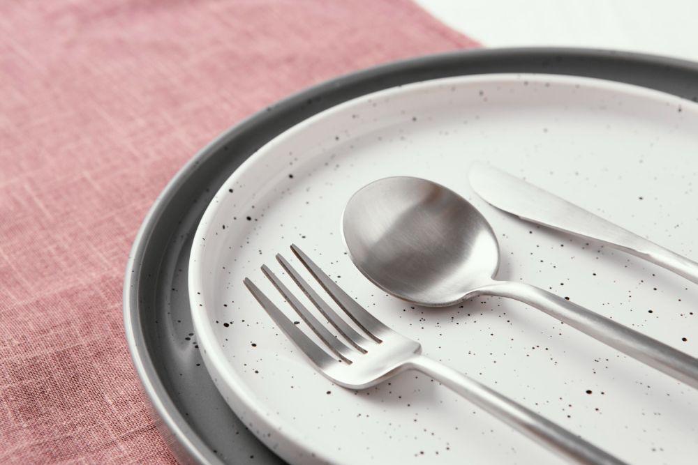 5 Cara Merawat Peralatan Makan Stainless Steel, Lebih Awet