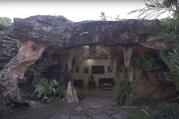 Rhoma Irama siapkan makam di rumahnya (youtube/Maia AlElDul TV)