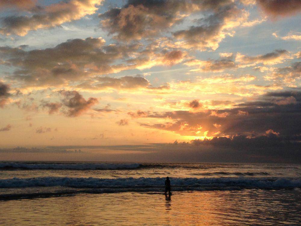 Pemandangan sunset di Pantai Padma Legian (Dok.Pribadi/Natalia Indah)