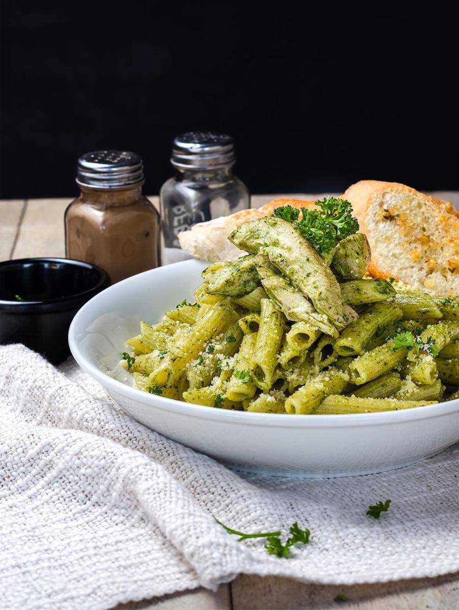 ilustrasi penne pesto (unsplash.com/Nerfee Mirandilla)