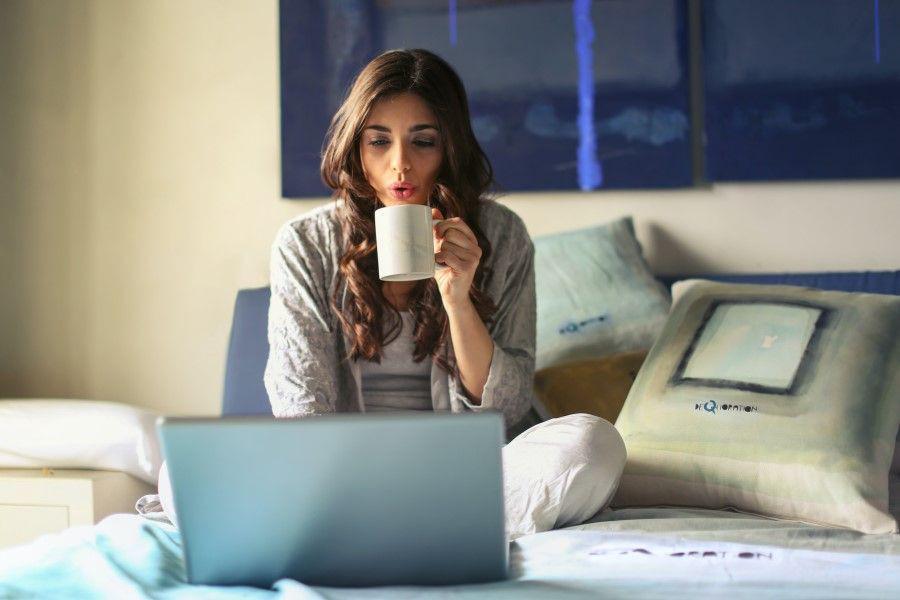 5 Cara Nonton TV di Laptop Secara Gratis, Resmi dan Praktis!