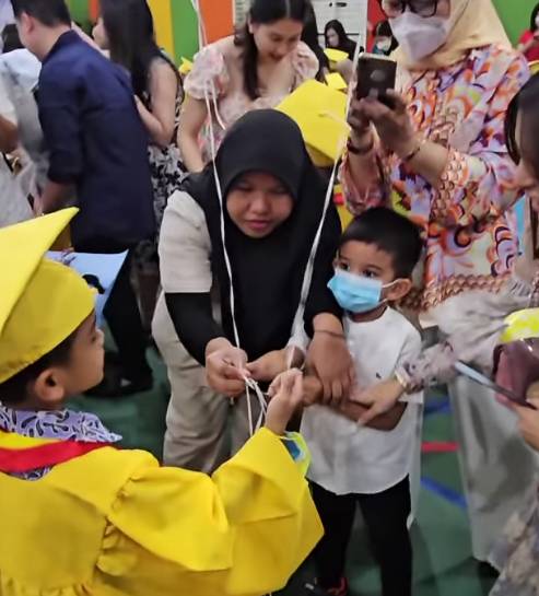 momen Alisia Rininta hadir di wisuda sang anak (instagram.com/alisiarininta22)