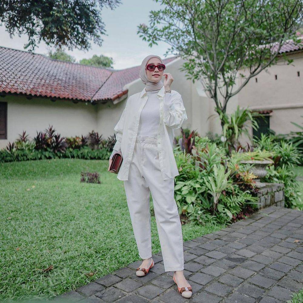 Gaya ngampus ala Mega Iskanti (instagram.com/megaiskanti)