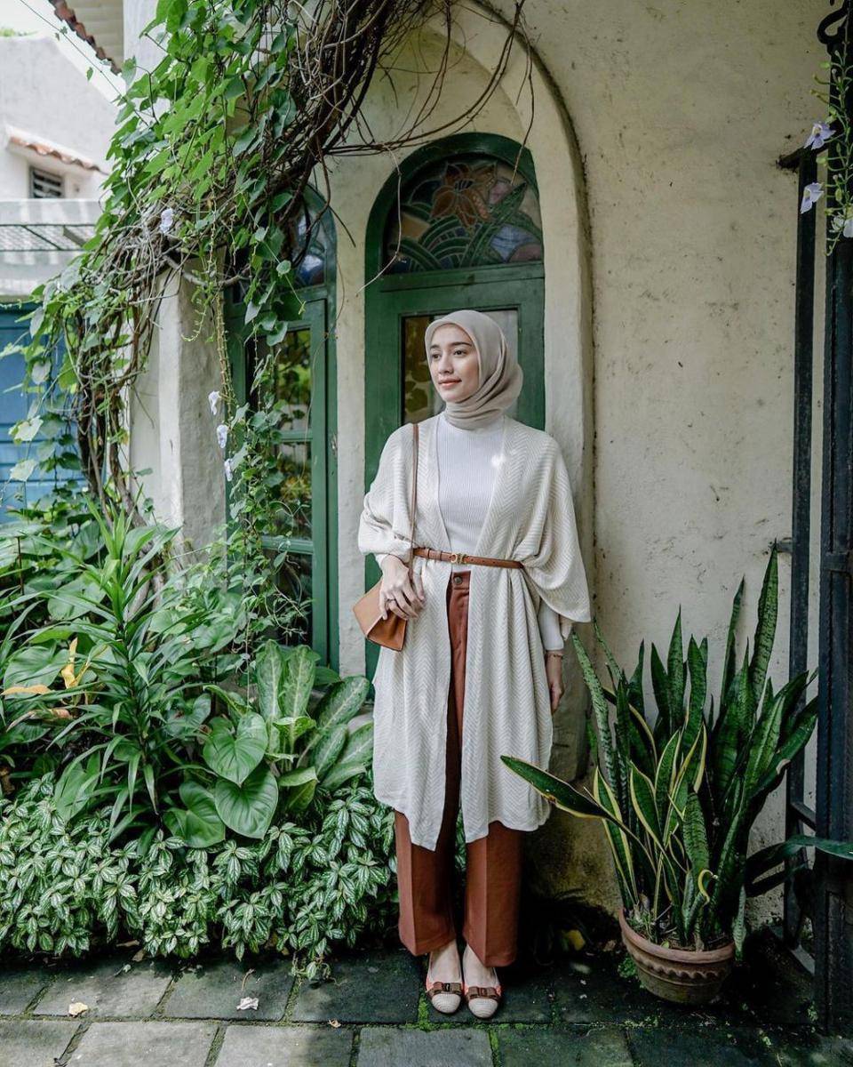 Gaya ngampus ala Mega Iskanti (instagram.com/megaiskanti)