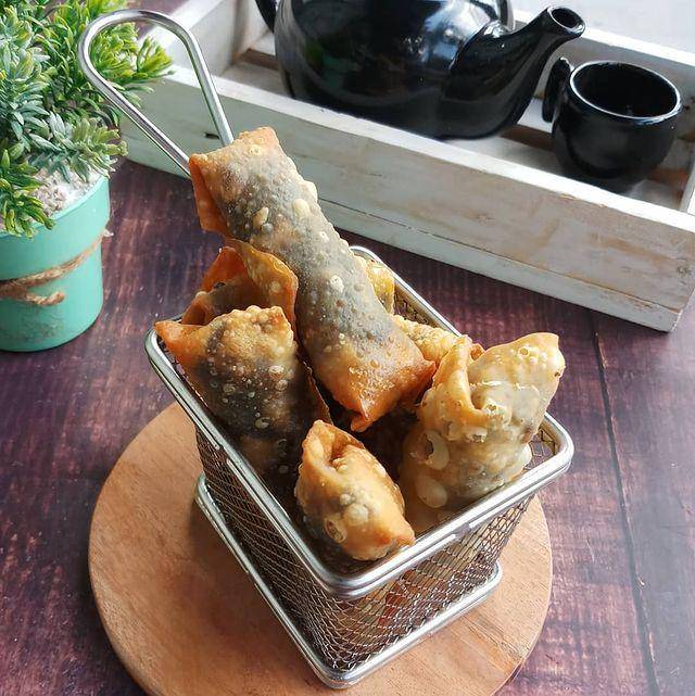 lumpia pisang kopi (Instagram.com/rinihasrita)