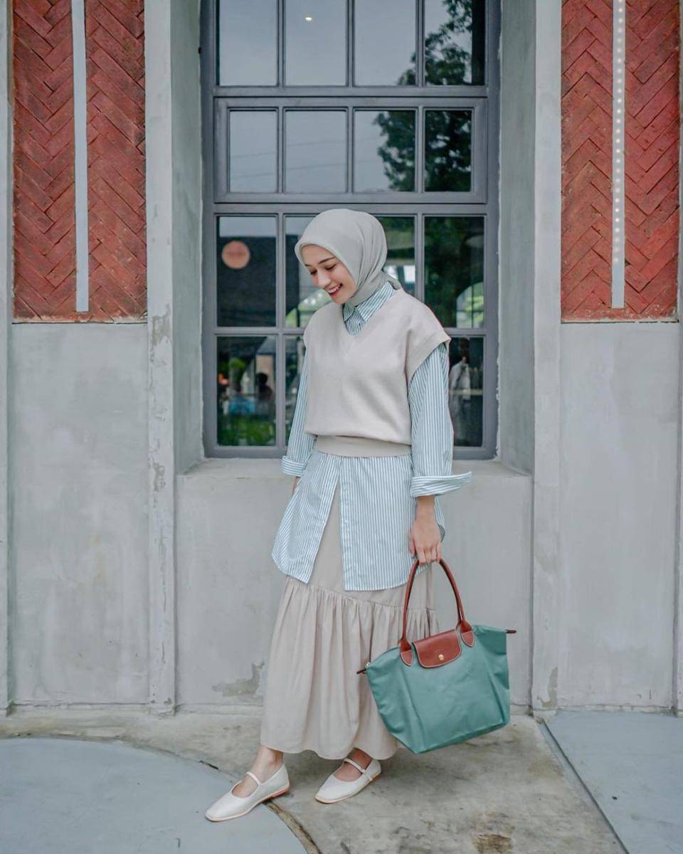 Gaya ngampus ala Mega Iskanti (instagram.com/megaiskanti)
