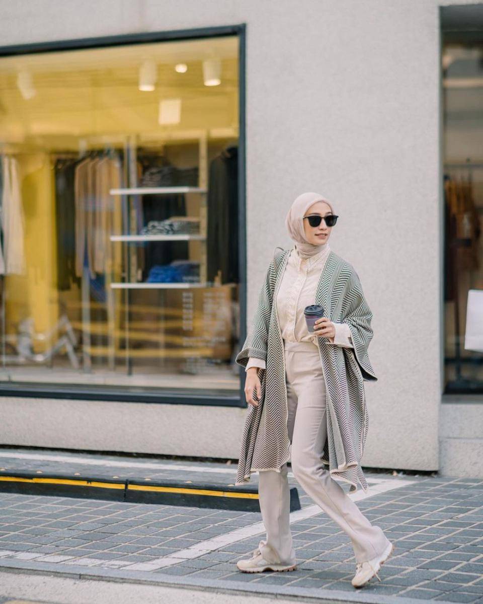 Gaya ngampus ala Mega Iskanti (instagram.com/megaiskanti)