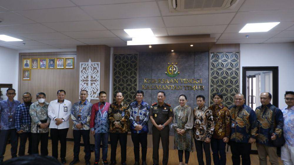 PLN UID Kaltimra menyambangi Kantor Kejaksaan Tinggi Kalimantan Timur (Kaltim) guna koordinasi progres kelistrikan, Rabu (14/6/2023). Foto PLN
