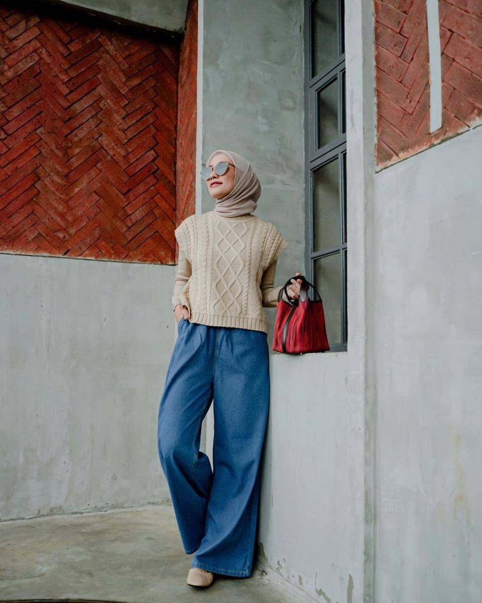 Gaya ngampus ala Mega Iskanti (instagram.com/megaiskanti)