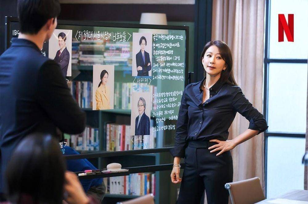Kim Hee Ae di drama Queenmaker (instagram.com/netflixkr)