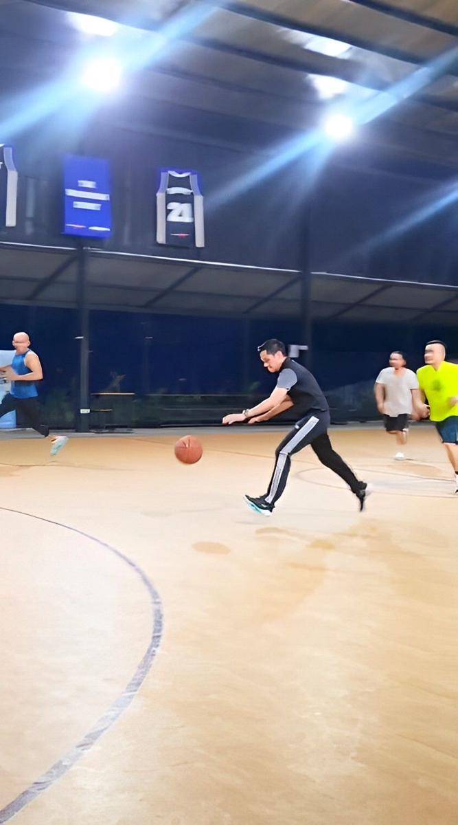 potret Dude Harlino bermain basket (instagram.com/dude2harlino)