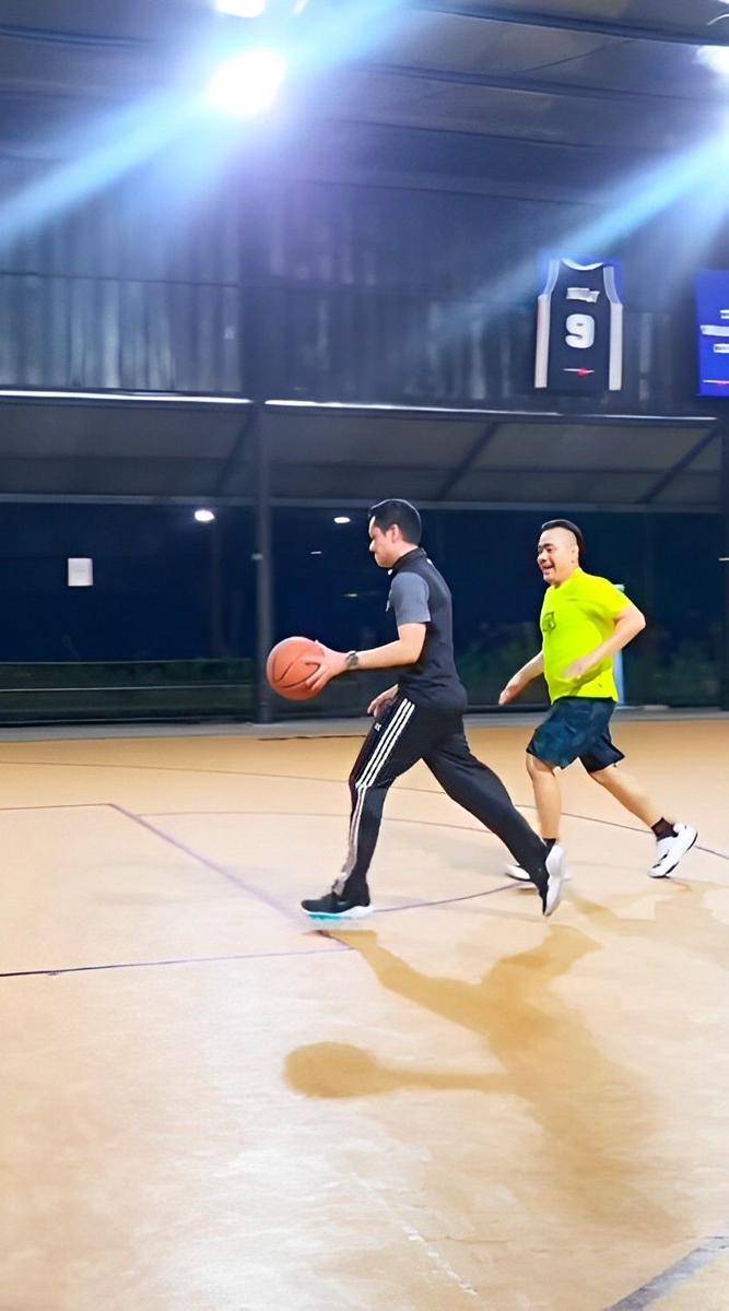 potret Dude Harlino bermain basket (instagram.com/dude2harlino)