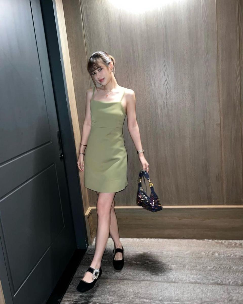 dress ala Faye Pornpawee (instagram.com/fayefayeye)