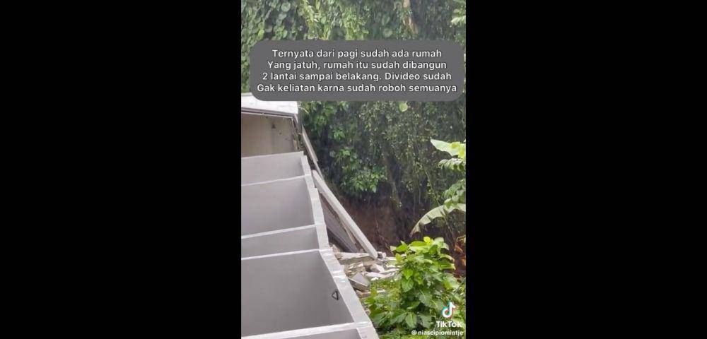 Salah satu rumah warga yang roboh di perumahan elit Manado, Sulawesi Utara. FB Nia Scipio Mintje