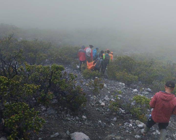 Proses evakuasi penemuan jenazah di gunung Dempo (Dok: istimewa)