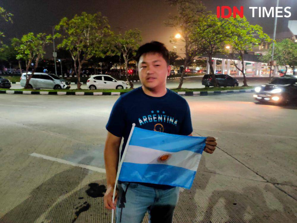 Seorang penggemar Argentina di Bandara. (IDN Times/Tino).