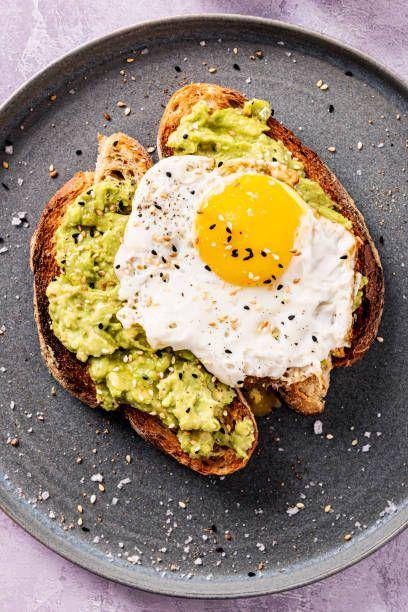 Ilustrasi Roti Bakar Telur Alpukat (iStock.com)