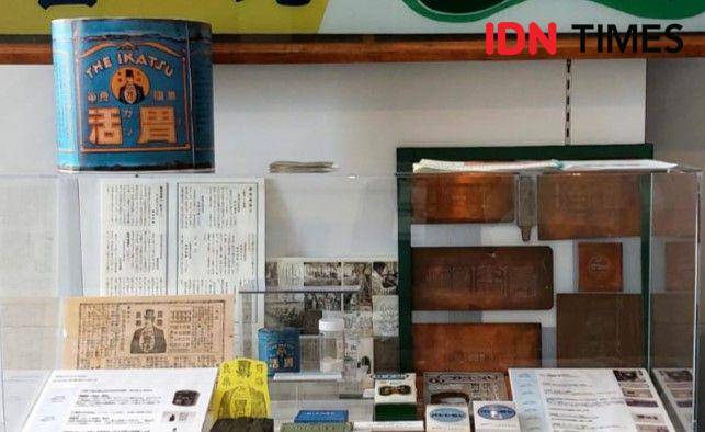 Produk-produk yang dihasilkan Rohto Pharmaceutical Co., Ltd dari tahun ke tahun. (IDN Times/Umi Kalsum)