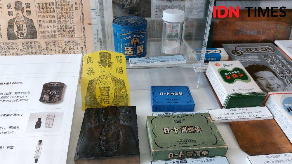 Produk-produk yang dihasilkan Rohto Pharmaceutical Co., Ltd dari tahun ke tahun. (IDN Times/Umi Kalsum)