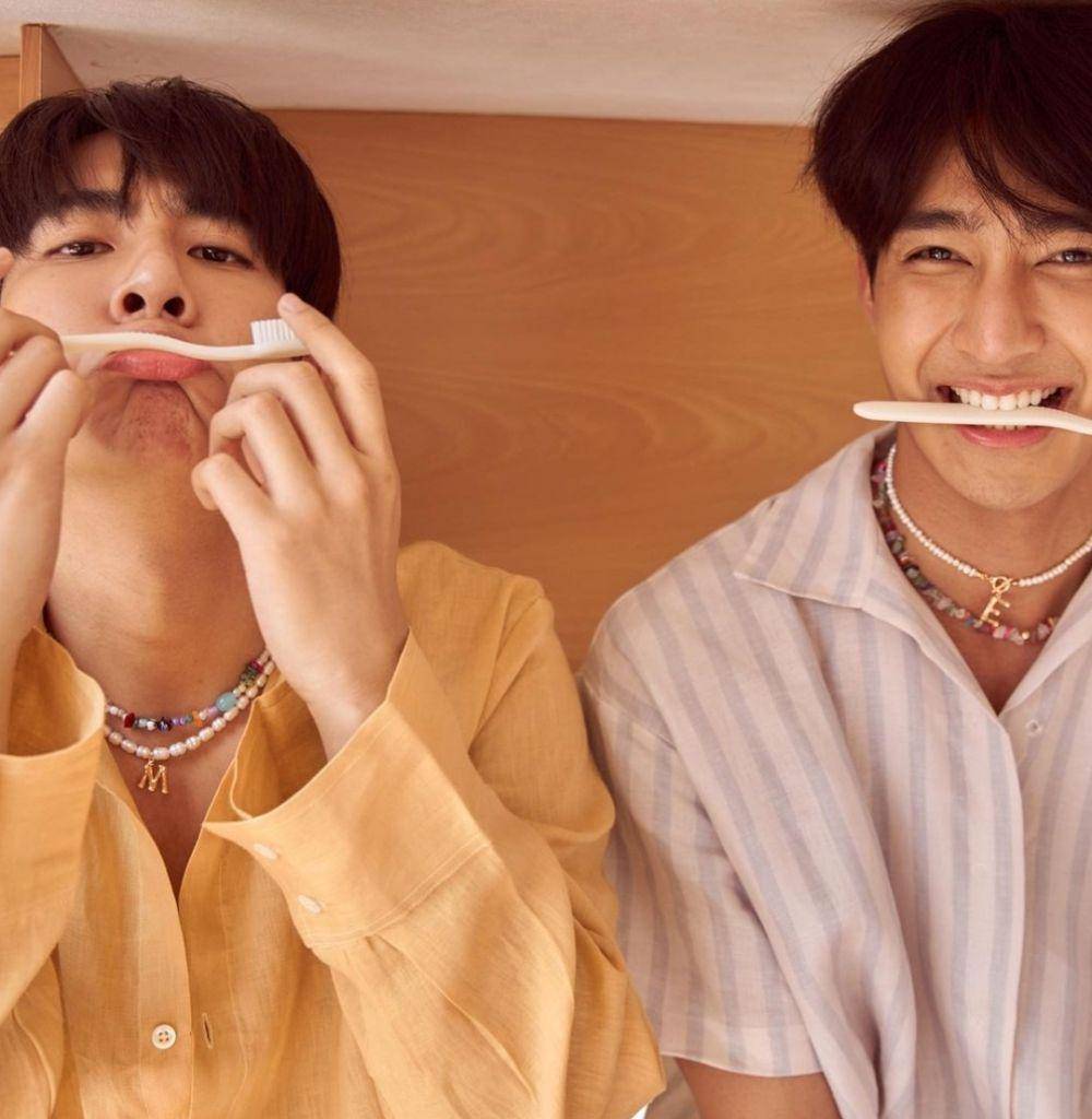 potret bromance Earth Pirapat dan Mix Sahaphap (instagram.com/mixxiw)