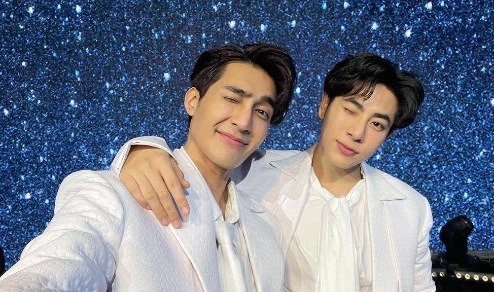 potret bromance Earth Pirapat dan Mix Sahaphap (instagram.com/mixxiw)