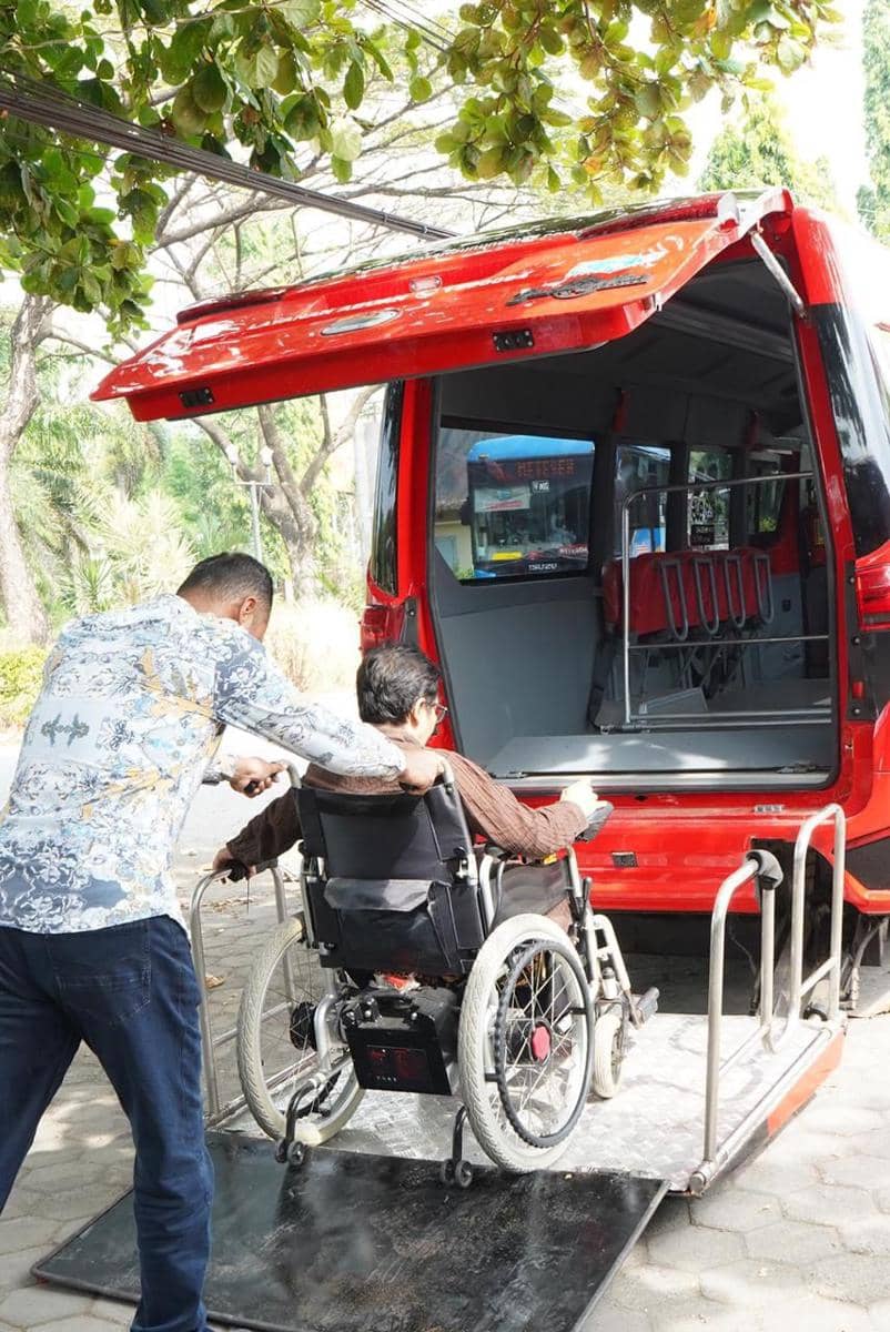 Trans Semarang menyediakan armada microbus untuk penyandang difabel. (dok. Trans Semarang)