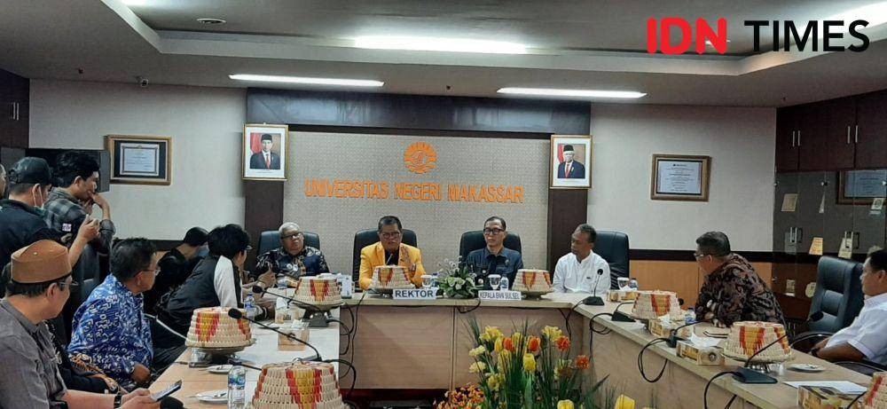Rektor UNM, Prof Husain Syam dan BNN Sulsel menggelar konferensi pers terkait temuan brankas narkoba di kampus tersebut, Jumat (16/6/2023). IDN Times/Dahrul Amri Lobubun