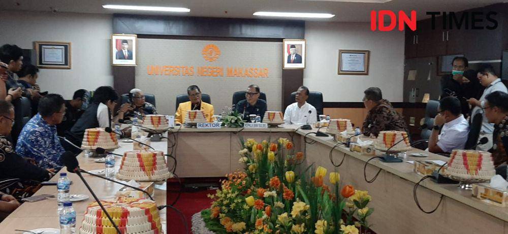 Rektor UNM, Prof Husain Syam dan BNN Sulsel menggelar konferensi pers terkait temuan brankas narkoba di kampus tersebut, Jumat (16/6/2023). IDN Times/Dahrul Amri Lobubun