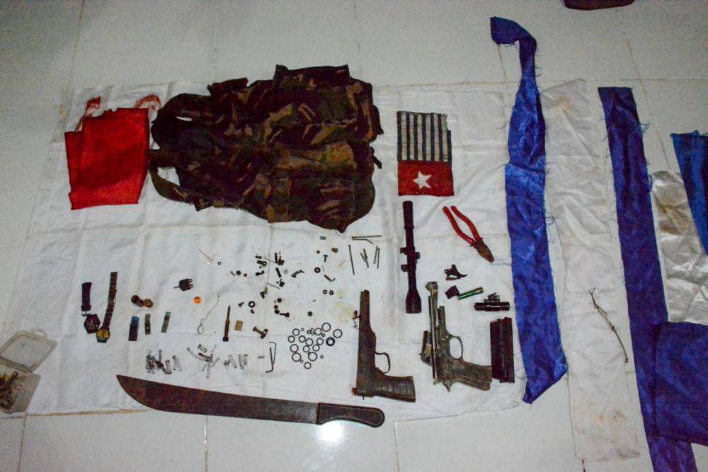 Sejumlah barang bukti yang diamankan dalam penggerebekan markas KKB Papua wilayah Kepulauan Yapen, Jumat (16/6/2023). (IDN Times/Istimewa)
