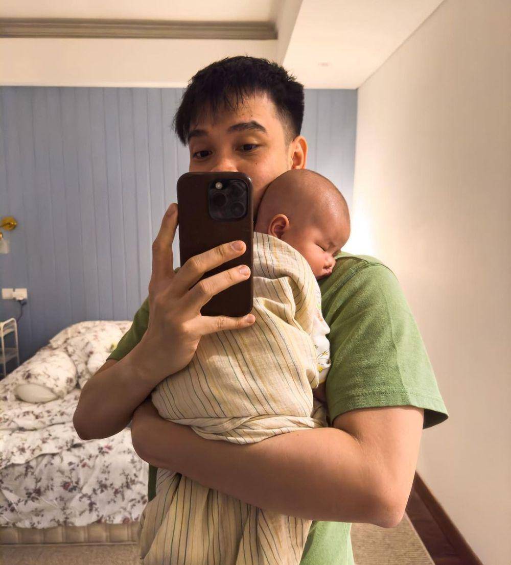 Potret David Gadgetin dan anak (Instagram.com/gadgetins)