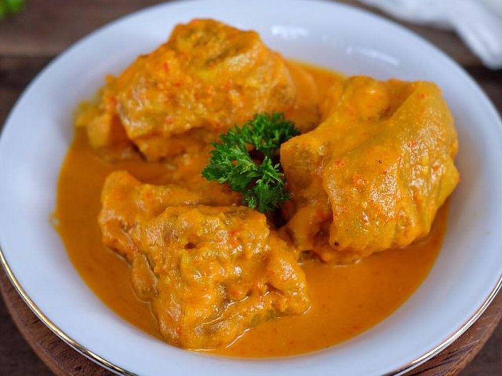 gulai tunjang (instagram.com/susie.agung)